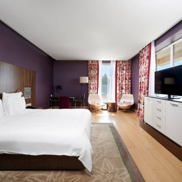 Стандартный-номер-Премиум-c-террасой-Swiss-Signature-Terrace-2