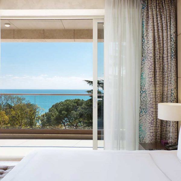 Swissotel_Sochi_rooms_signature_Suite_gallery01
